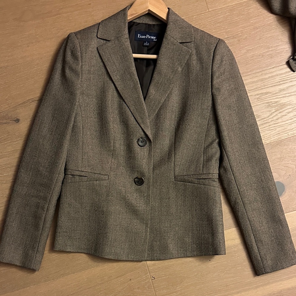 Evan Picone Women's Tan blazer and Slacks Business Suit Sz 4